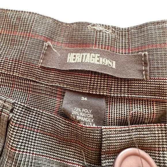 Heritage 1981 Men's 34 Gray and Red Plaid 13"‎ shorts - Picture 3 of 8